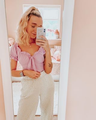Happy Thursday ✨ anyone else wishing the sun would come back so we can resume wearing our summery outfits again 🙋🏼‍♀️☁️
•
•
•
•
•
#outfitsinspo #trendhunter #fashioneveryday #outfitshare #discoverunder5k #instafashion #wiwt #styleinspiration #dailystyle #fbloggersuk #highstreetstyle #hersassygirls #microblogger  #discoverunder10k #smallblogsociety #chattycaptions #stylegram #discoverunder3k #prettylittleiiinspo #creativegirlgang #beigeaesthetic #neutralstyle #fbloggerinspo #parisstyle #parisstreetstyle