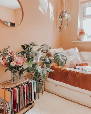 Friday mood 😴 it’s the end of another week?! And as I’m typing this I’m listening to the soothing sounds of the rain ☔️ I have to admit there is something quite calming about listening to the rain although if the sun could make a return asap that would be fab too 🙈 Friday night plans for me include finishing off Queer Eye with a glass of rose 🍷 what’s everyone’s plans for another Friday night in lockdown?! (Previously gifted items featured) •
•
•
•
#lovemydecor #homeinterioruk #discoverunder5k #homeobsessed #simplystyle #myhomesense #microblogger  #discoverunder20k #stylegram #smallspacesquad #prettylittleiiinspo #creativegirlgang #mystylishspace #styleahome #interiordreams #cozycorner #instainteriors #housesofinstagram #onlyinterior #instadecoration #interiorinspirations #prettydecor #passionforinterior #scandimaximalism #apartmenttherapy #decordailydose #discoverunder4k #styleithappy #myinteriorvibe #dailydecordetail