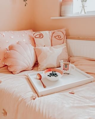 Saturday’s spent relaxing in my peachy corner is the best part of the weekend ✨ how do you like to switch off? For me it’s doing something that doesn’t involve a screen (phone or laptop) because I swear my screen time is getting higher and higher by the week. My ‘personal best’ this week is just under 6 hours!! But I have to admit working in social media can easily make those hours hike 🙈😂 anyway have a lovely Saturday ✨⠀⠀⠀⠀⠀⠀⠀⠀⠀
•⠀⠀⠀⠀⠀⠀⠀⠀⠀
•⠀⠀⠀⠀⠀⠀⠀⠀⠀
•⠀⠀⠀⠀⠀⠀⠀⠀⠀
•⠀⠀⠀⠀⠀⠀⠀⠀⠀
•⠀⠀⠀⠀⠀⠀⠀⠀⠀
#lovemydecor #homeinterioruk #discoverunder5k #homeobsessed #simplystyle #myhomesense #microblogger  #discoverunder20k #stylegram #smallspacesquad #prettylittleiiinspo #creativegirlgang #mystylishspace #styleahome #interiordreams #cozycorner #instainteriors #housesofinstagram #onlyinterior #instadecoration #interiorinspirations #prettydecor #passionforinterior #scandimaximalism #apartmenttherapy #decordailydose #discoverunder4k #styleithappy #myinteriorvibe #dailydecordetail
