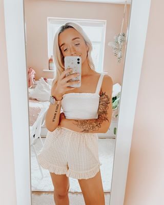 Happy Thursday ✨ woke up pretty early this morning to fit some pre work things in as it’s going to be a hot one today!! How’s everyone coping with the heatwave? I have to admit working from home sat at my desk for the majority of the day (with no air con) can be uncomfortable at times but you no what this weather is making up for our cancelled holiday plans so I can’t really complain 🙈 have a lovely Thursday in the sunshine 🌞 •
•
•
•
•
•
#outfitsinspo #trendhunter #fashioneveryday #outfitshare #discoverunder5k #instafashion #wiwt #styleinspiration #dailystyle #fbloggersuk #highstreetstyle #hersassygirls #microblogger  #discoverunder10k #smallblogsociety #chattycaptions #stylegram #discoverunder3k #prettylittleiiinspo #creativegirlgang #beigeaesthetic #neutralstyle #fbloggerinspo #parisstyle #parisstreetstyle